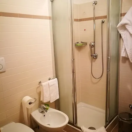 Hotel Capri Ponte nellʼAlpi