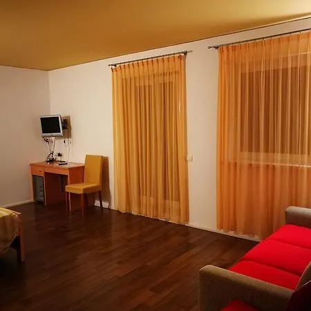 מלון Capri Ponte nellʼAlpi