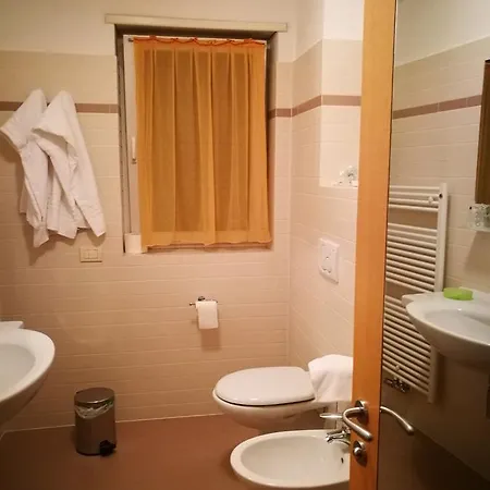 Отель Capri 3*